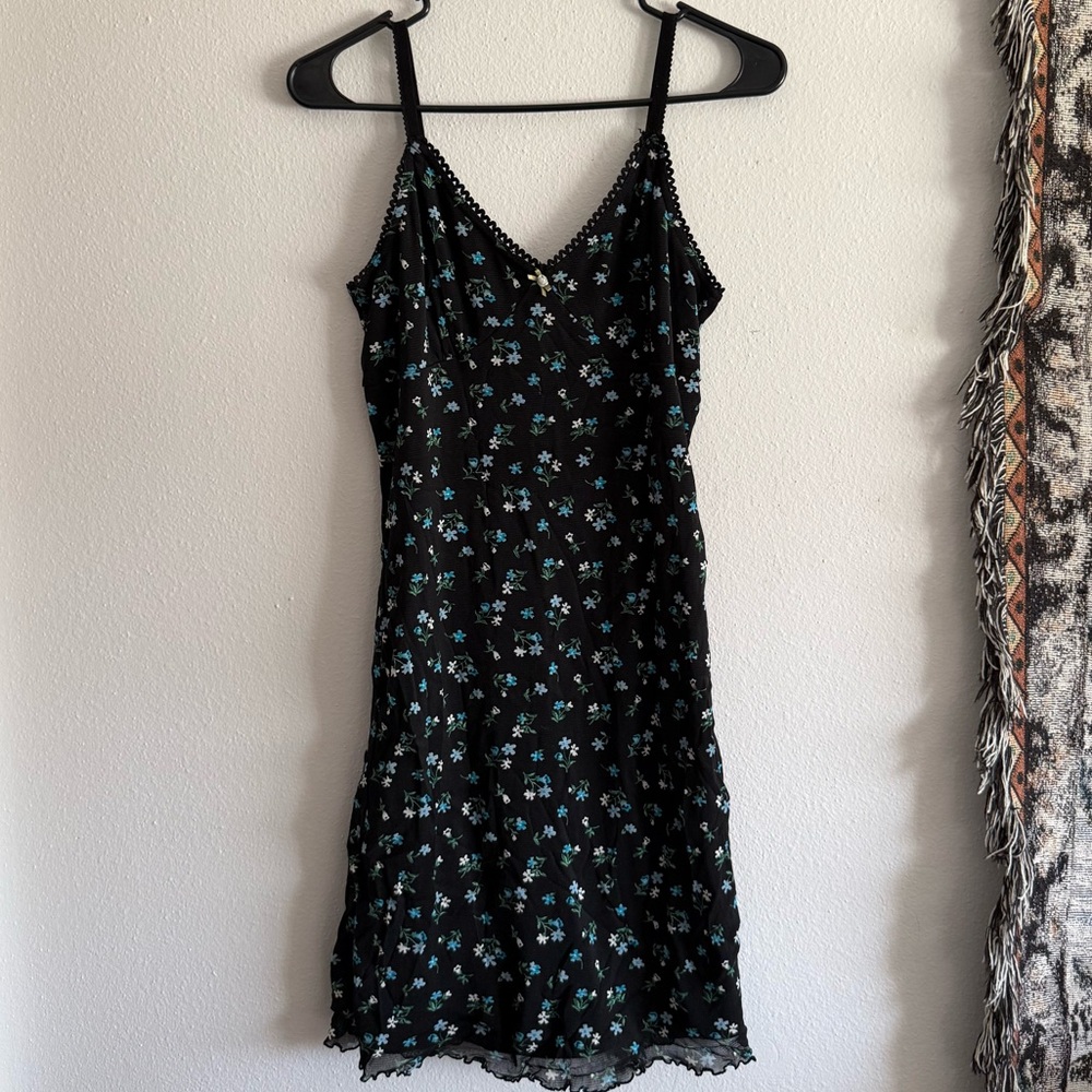 ☀️ Boutique Europa • Dainty Floral Design Black Midi Night Dress • Women’s 8